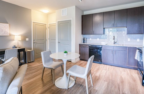 Highlands Ranch Apartment | Modern Apartment in Prime Location (ID7516X47)