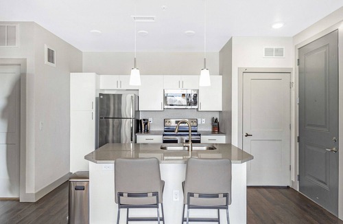 Longmont Apartment | Modern Apartment in Prime Location (ID8582X12)