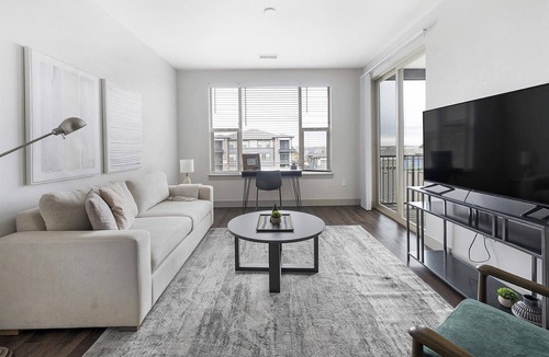 Longmont Apartment | Modern Apartment in Prime Location (ID1195X416)
