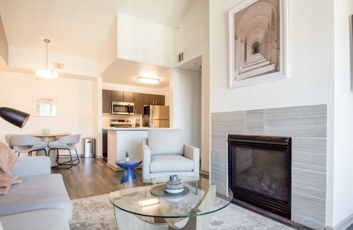 Denver Apartment | Modern Apartment in Prime Location (ID3020X60)