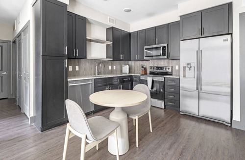 Parker Apartment | Modern Apartment in Prime Location (ID8595X86)