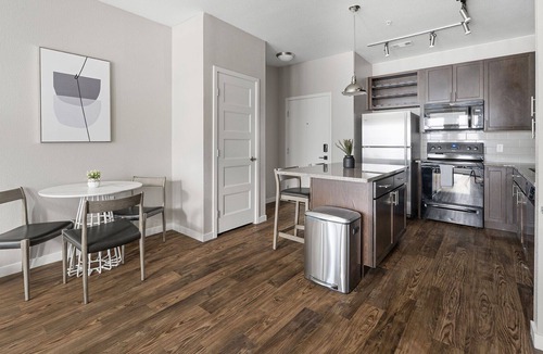 Louisville Apartment | Modern Apartment in Prime Location (ID3151X13)