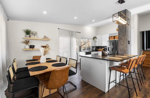 Arvada House | Modern Close to Denver 4bdr Home-Great for groups
