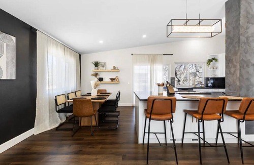 Arvada House | Modern Close to Denver 4bdr Home-Great for groups