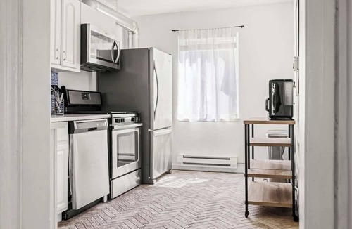 West Colfax Apartment | Modern Comfort | King Beds | Sloans Lake 30+