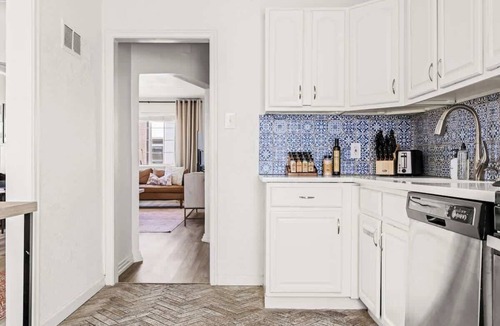 West Colfax Apartment | Modern Comfort | King Beds | Sloans Lake 30+