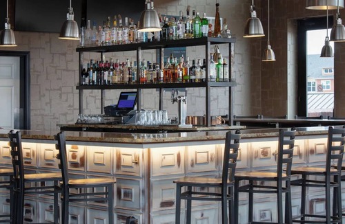 Parker Hotel | Modern Comfort Near Arts, Nature, & Dining in Charming Parker