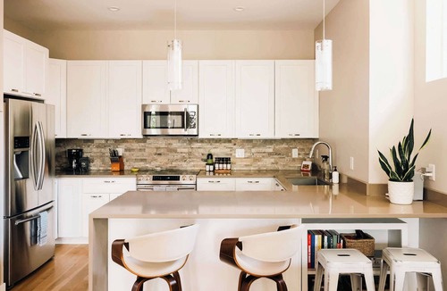 Baker House | Modern Comfort w Mountain Views - Pet-Friendly