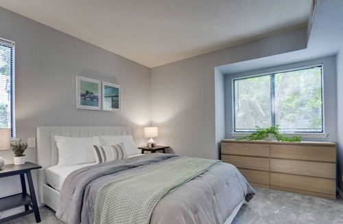 Greenwood Village Condo | Modern Condo w/ Fireplace, Gym, Shared Pool!