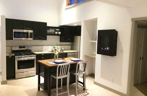 Carbondale Cottage | Modern Cottage In Old Town Carbondale - Three Blocks To Restaurants & Shops