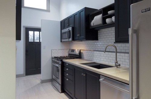 Carbondale Cottage | Modern Cottage In Old Town Carbondale - Three Blocks To Restaurants & Shops
