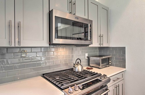Jefferson Park House | Modern Denver Townhome w/Rooftop Terrace!