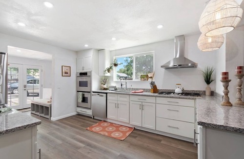 Berkley House | Modern Family Home | Rooftop Patio | Game Room