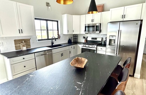 Grand Junction House | Modern Farmhouse w/Privacy, Views and Hot Tub!