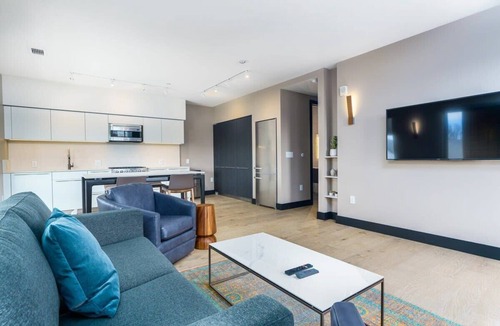 Berkeley Condo | Modern Flat w/Mtn Views & Private Balcony!