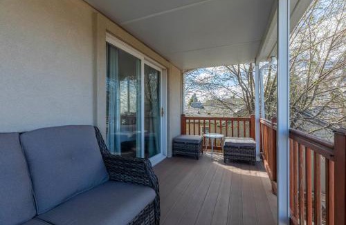 Washington Virginia Vale House | Modern Getaway with Private Balcony