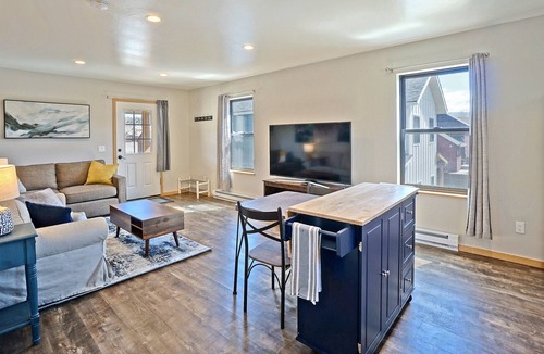 Ridgway Apartment | Modern guesthouse with mountain views!