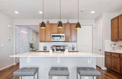 Aurora House | Modern Home: Firepit, Quiet Area, Near DIA & Parks