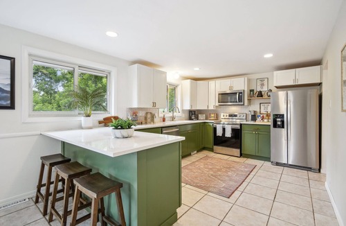 Scenic Heights House | Modern Huge Family Getaway | Fire Pit | 5BD/3BA