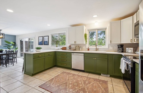Scenic Heights House | Modern Huge Family Getaway | Fire Pit | 5BD/3BA