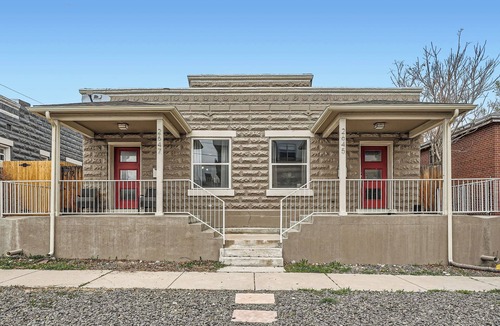 Jefferson Park House | Modern Jefferson Park Duplex! Minutes to Downtown, Aquarium, Lohi and Highlands