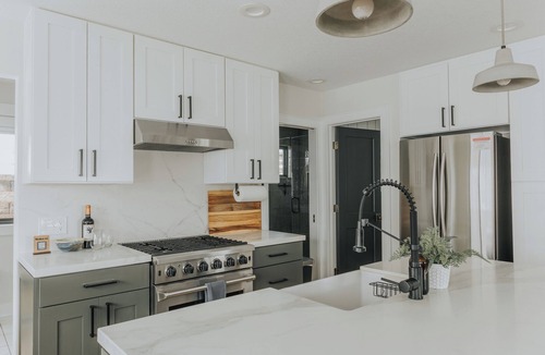 Cascade-Chipita Park House | ☆Modern Luxury Cabin - Hot Tub✔ Hiking✔ Hammocks✔☆
