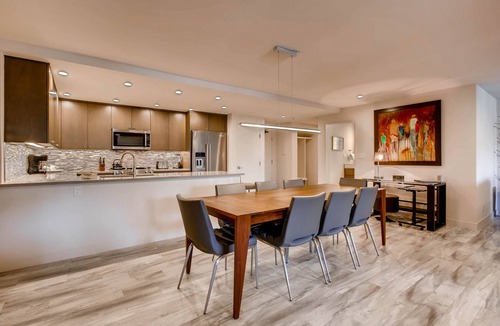Avon Condo | Modern Luxury Condo near Riverfront Gondola A504