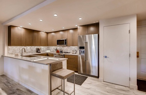 Avon Condo | Modern Luxury Condo near Riverfront Gondola A504