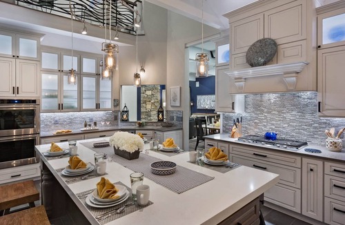 Steamboat Springs House | Modern luxury + Hot Tub + Walk to Skiing - Time Flys Lodge