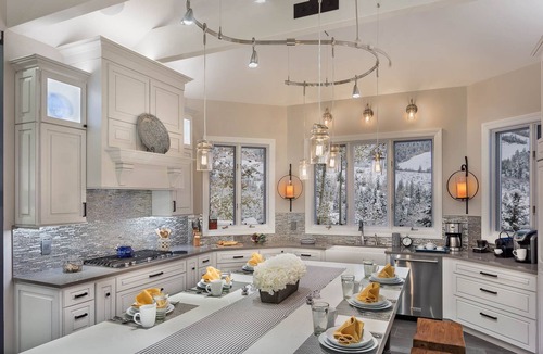 Steamboat Springs House | Modern luxury + Hot Tub + Walk to Skiing - Time Flys Lodge