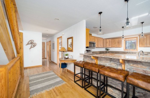 Grand Lake Cabin | Modern Mountain Cabin w/Hot tub, Sleeps 16, Pet Friendly, and Mountain Views