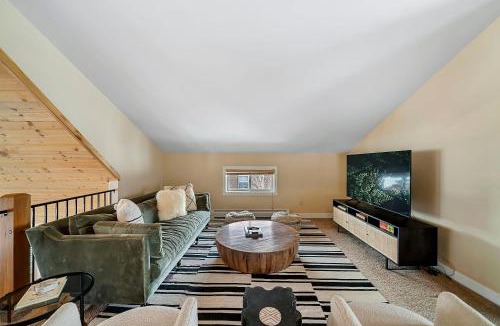 Tabernash House | Modern Mountain Retreat w Scenic Views Hot Tub
