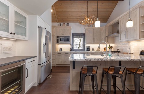 Avon House | Modern Mountain Townhome- A Spacious Retreat For Your Getaway!