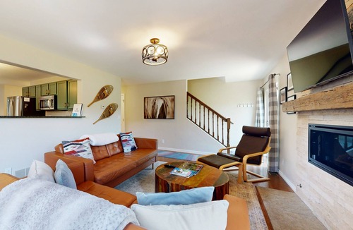 Edwards House | Modern, mountain-view townhome with fireplace & W/D - walk to Riverwalk & park