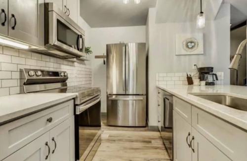 Skyway Condo | Modern MTN Condo Cozy 2BR Retreat Heated Pool