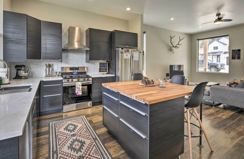 Durango - Purgatory House | Modern Mtn Getaway w/ Deck, Gas Grill + Views