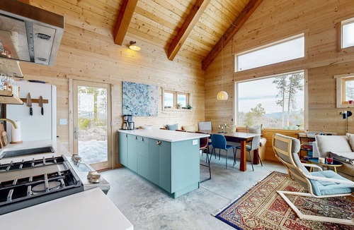 Winter Park Highlands Cabin | Modern off grid cabin with stocked kitchen & private mountain view- dog friendly