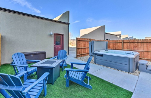 Poncha Springs House | Modern Poncha Springs Townhome w/ Hot Tub!