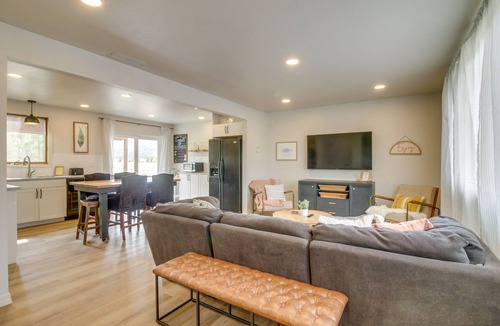 Ponderosa Pines House | Modern South Fork Vacation Rental w/Deck & Grill!