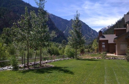 Ouray Apartment | Modern Studio Apartment on the River
