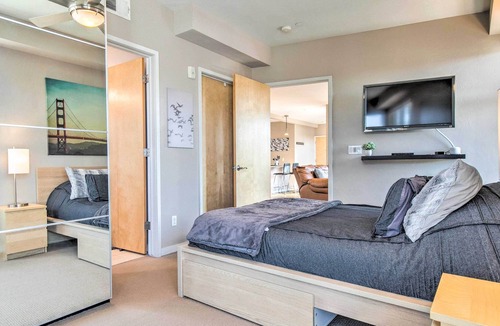 Sunnyside Condo | Modern Sunnyside Condo w/ Private Balcony!
