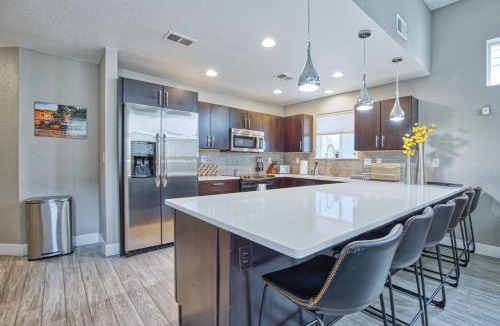 Old Town North House | Modern Townhome near Old Town, Breweries, & River!