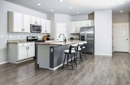 Gateway House | Modern Townhouse for 6 in Denver, Great Amenities