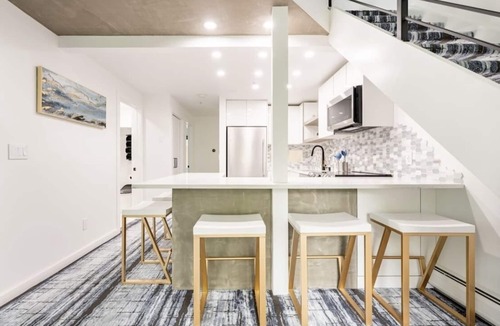 Whittier Condo | Modern & Unique Pearl street condo