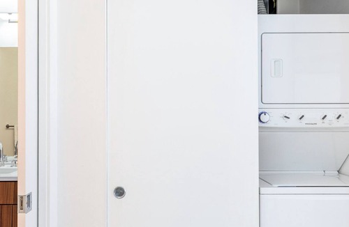 University Park Apartment | Modern University 1BR w/ W/D, near campus, dining, bars, by Blueground