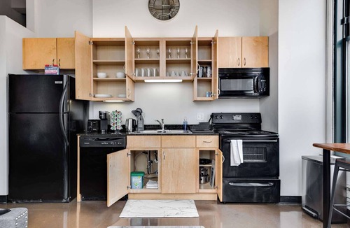 West Loop Apartment | Modern West Loop Gem-City Views & Prime Location 6