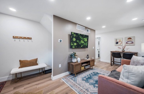 Berkley Apartment | Modern Western Garden Level Apt – Newly Renovated!