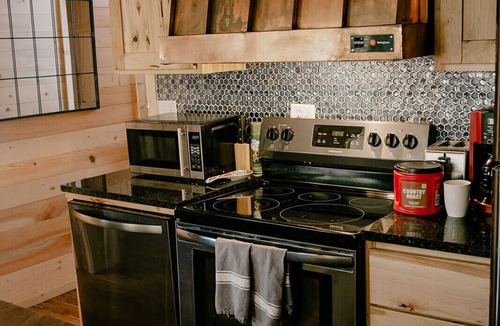 Garfield Cabin | Monarch Hideaway - Modern cabin 5 miles to slopes!