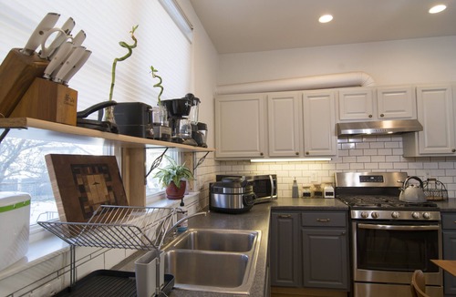 North Broadway - Holiday House | Monica’s Cheerful Retreat Townhouse