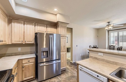 Southridge Condo | Monthly Rental condo w/garage